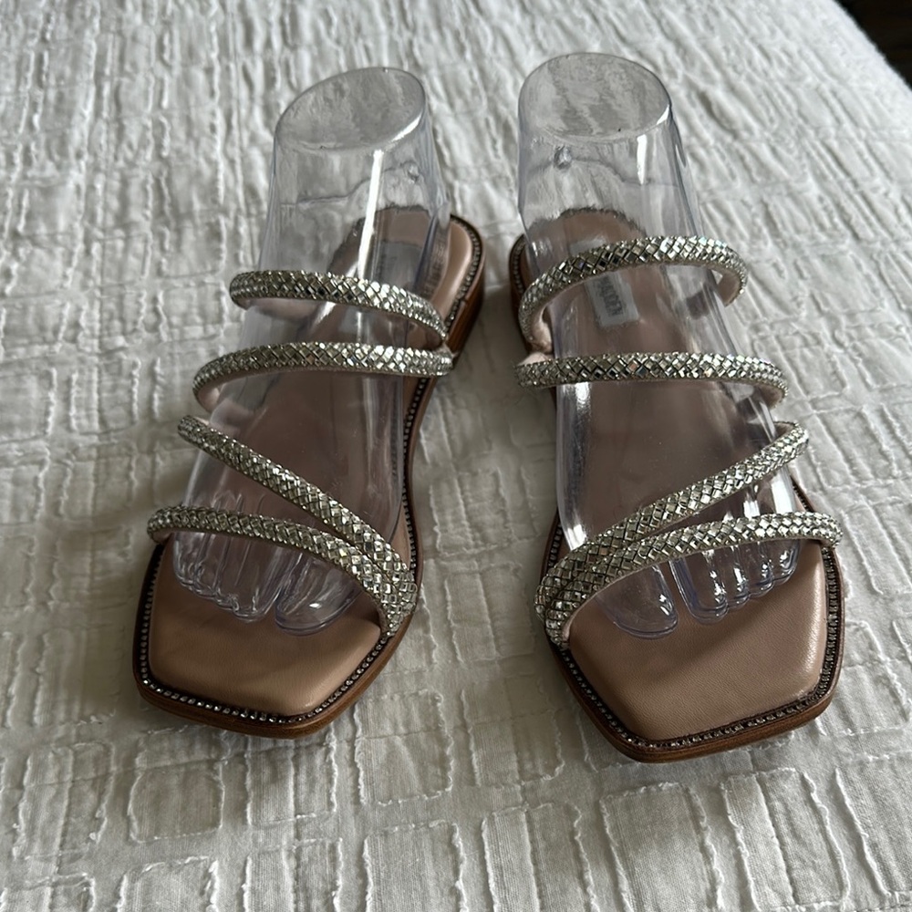 Steve Madden statue Silver Strappy Women's Sandals size 9.5